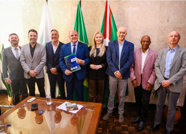 Prefeito em exerc&iacute;cio de Curitiba, Leonidas Dias, recebe representantes do IMB, Sineepres e Sindeprestem-PR para debater pautas sociais e a&ccedil;&otilde;es de conscientiza&ccedil;&atilde;o na capital