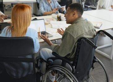 Dicas essenciais para promover o acolhimento de PCDs nas empresas.
